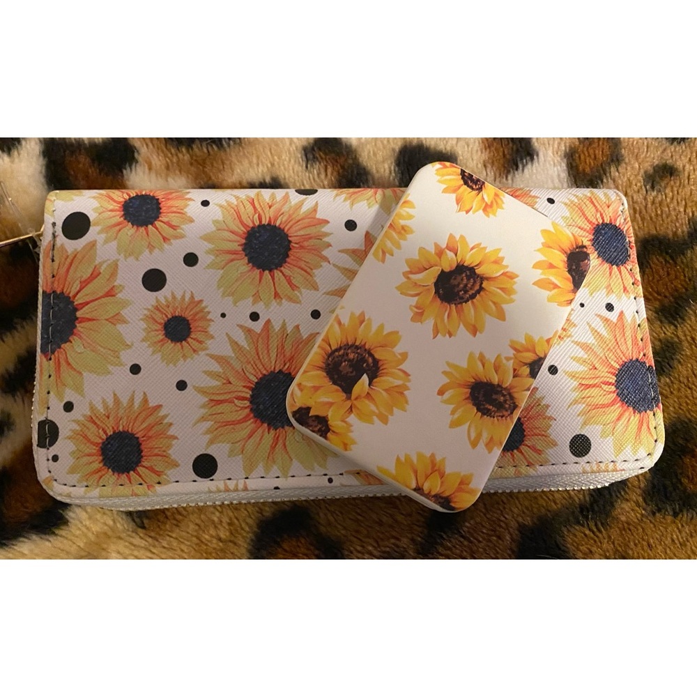 Sunflower Wallet With Matching Compact Mirror.